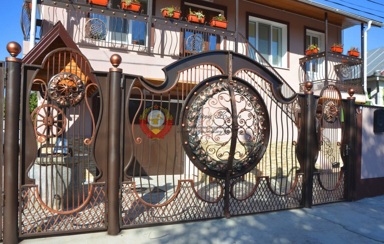 Кованые ворота и калитка