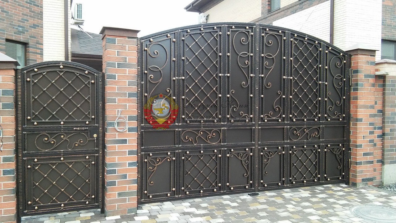 Кованые ворота классический стиль