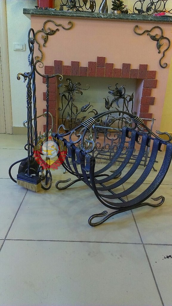 Кованая дровница интерьерная