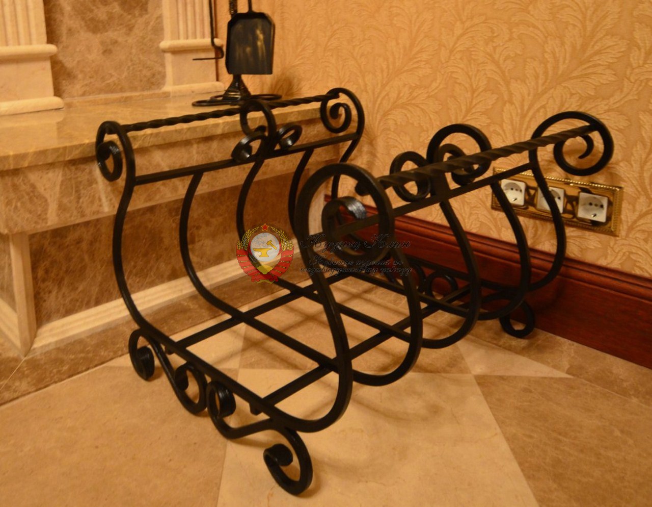 Кованая дровница открытая