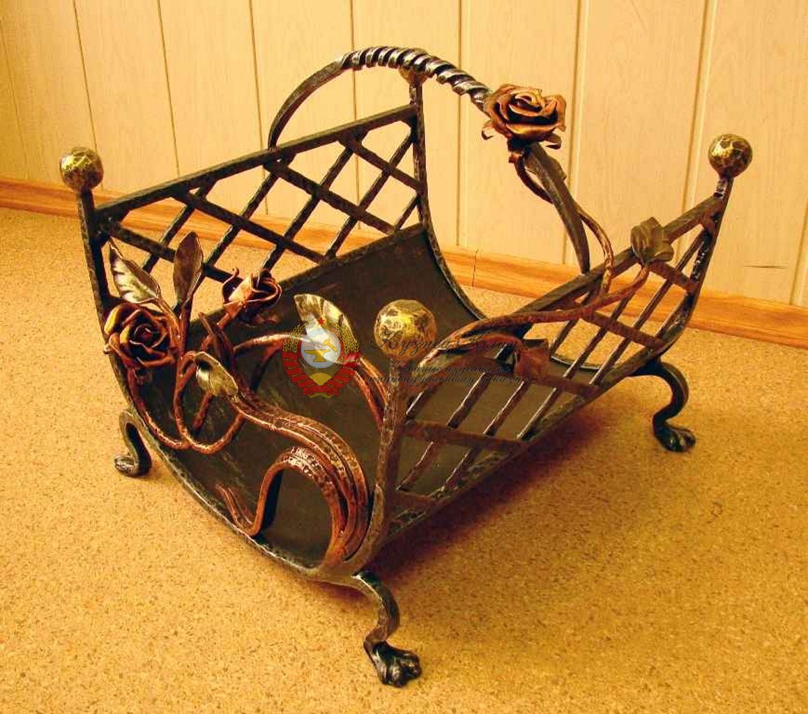 Кованая дровница с розой