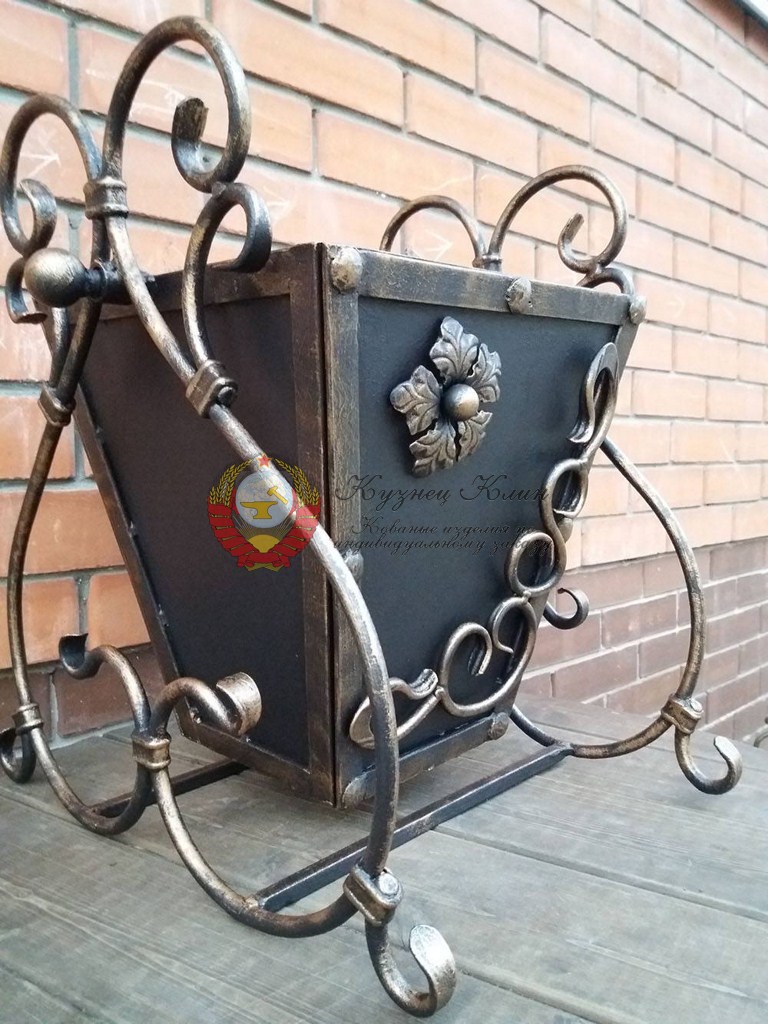 Кованая урна открытая