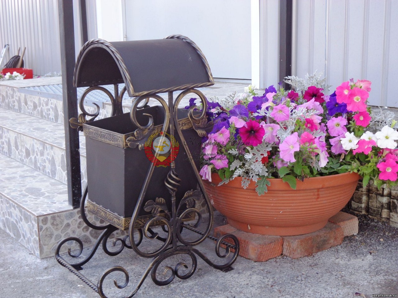 Урна кованая классическая