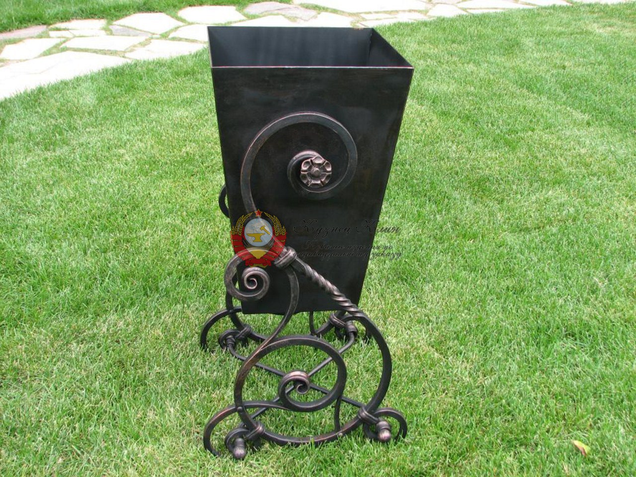 Урна кованая уличная
