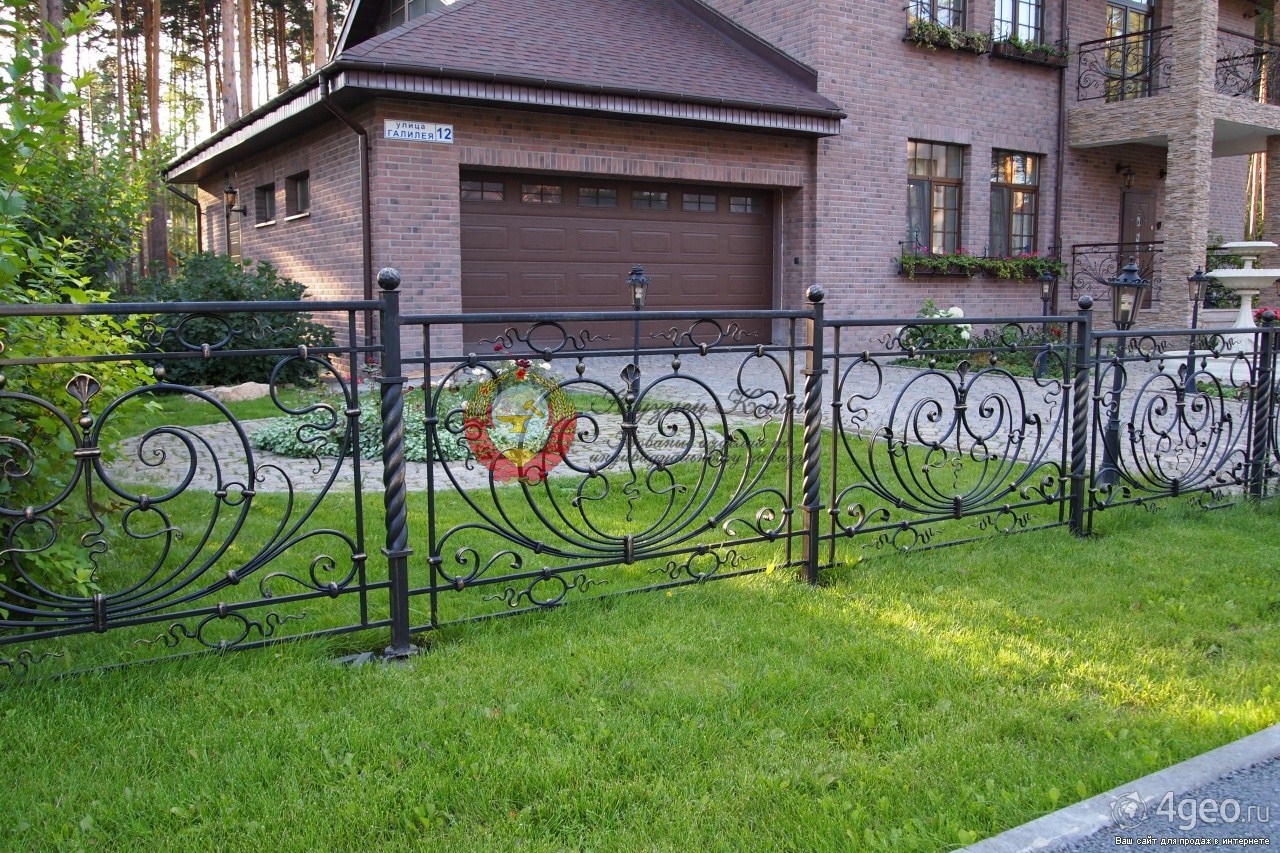 Кованый забор садовый