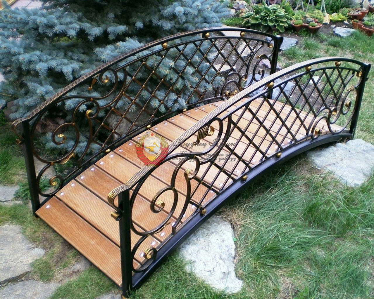 Кованый мостик в классическом стиле