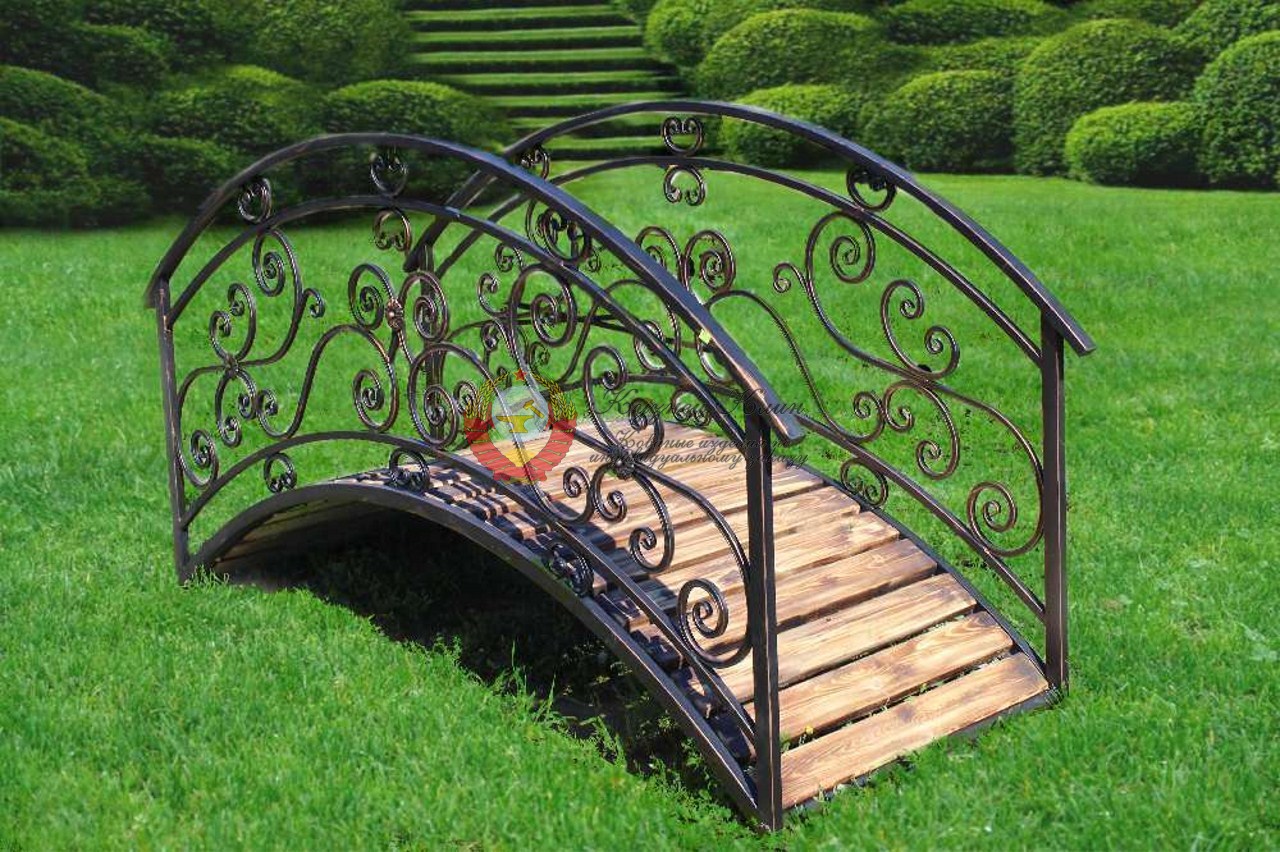 Кованый мостик садовый полукруглый