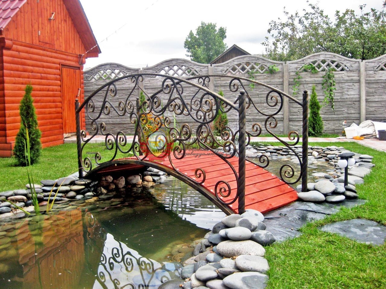 Кованый мостик садовый