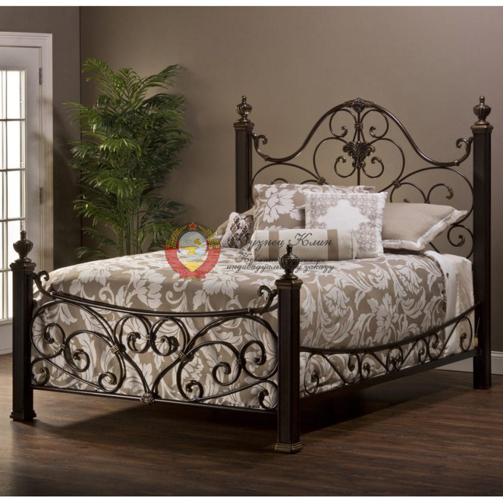 Кованая кровать высокая классическая