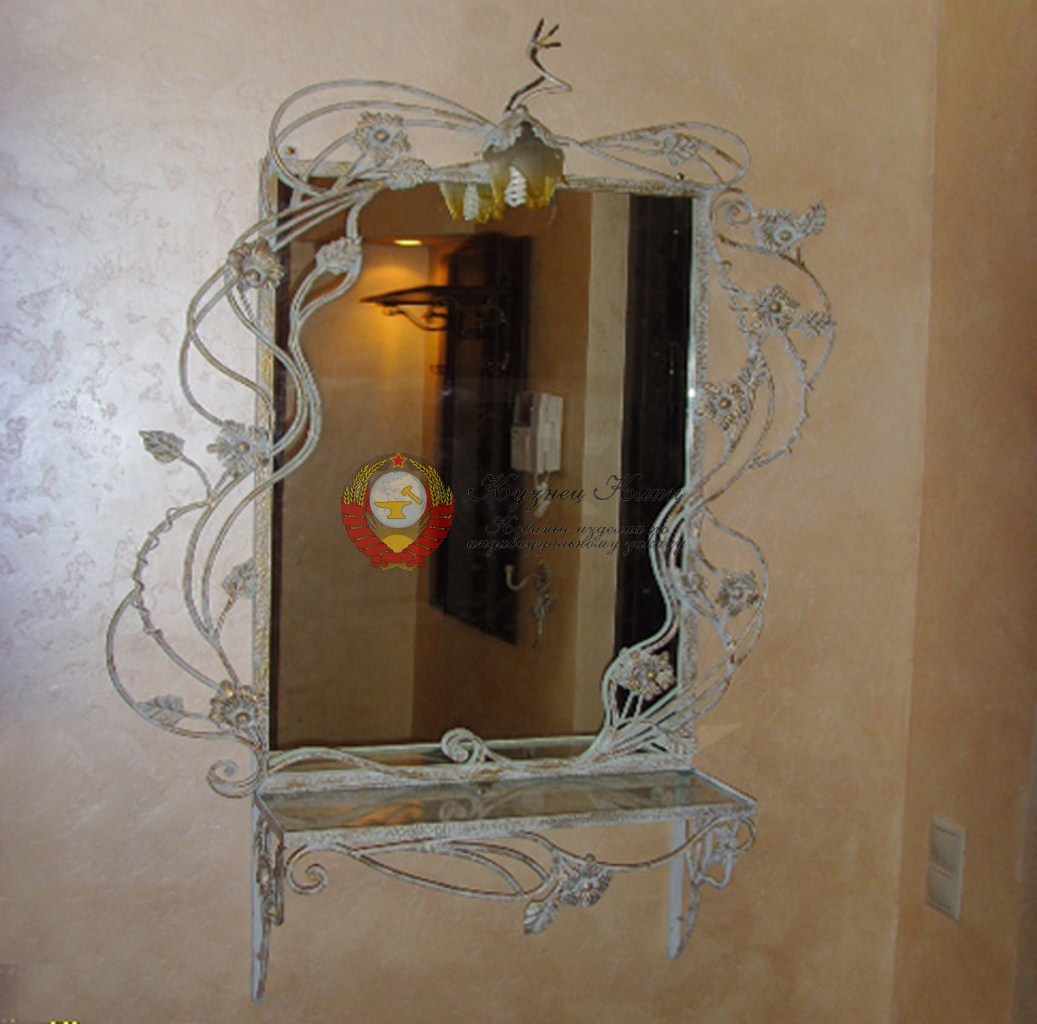 Кованое зеркало белое золото