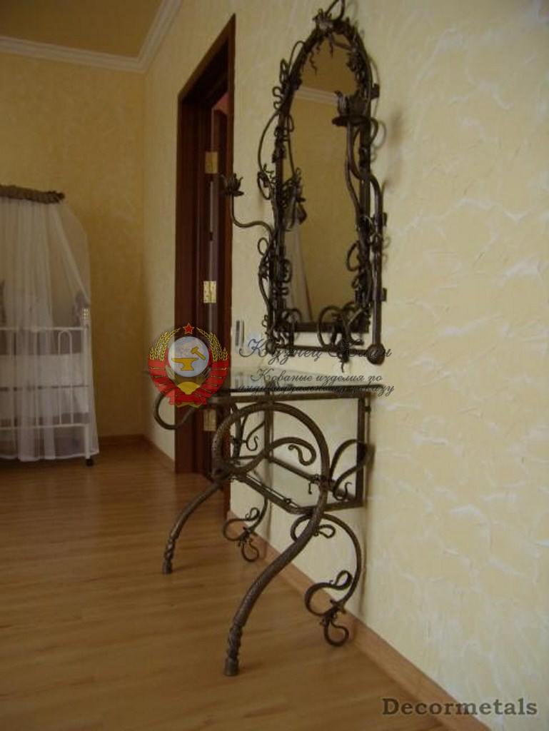 Кованый гарнитур с зекралом