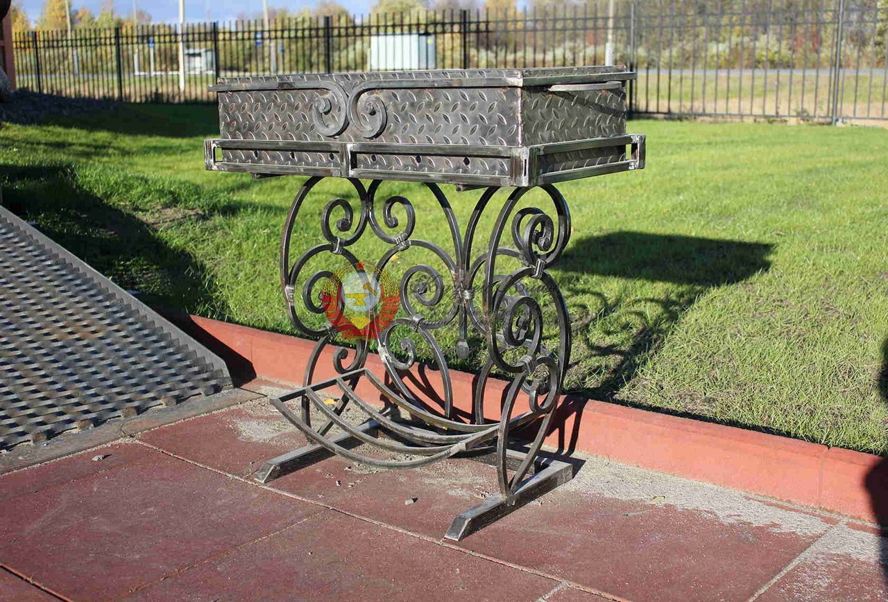 Кованый мангал на ножнах