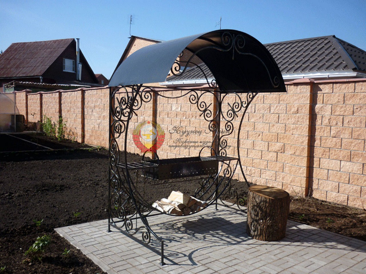 Кованый мангал с крышей простой