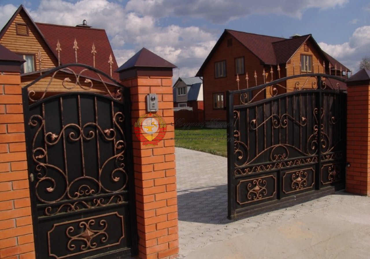 Ворота кованые откатные глухие