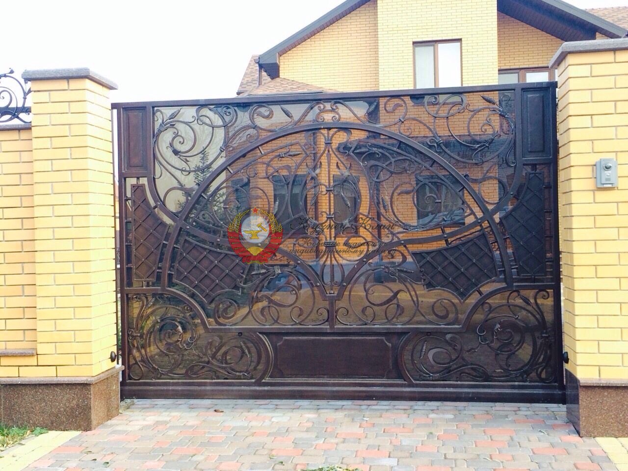 Ворота кованые откатные модерн и готика