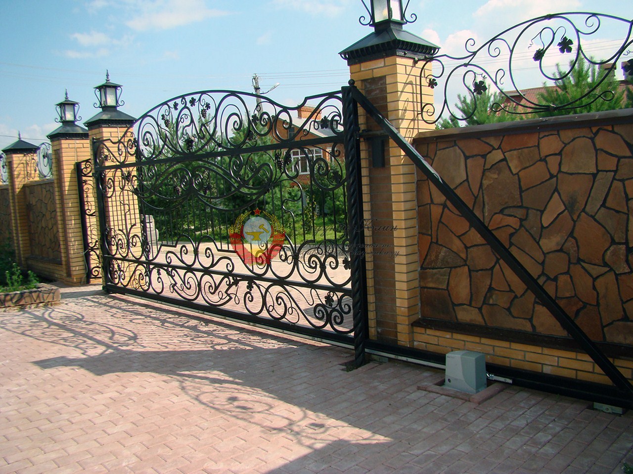 Ворота кованые откатные открытые