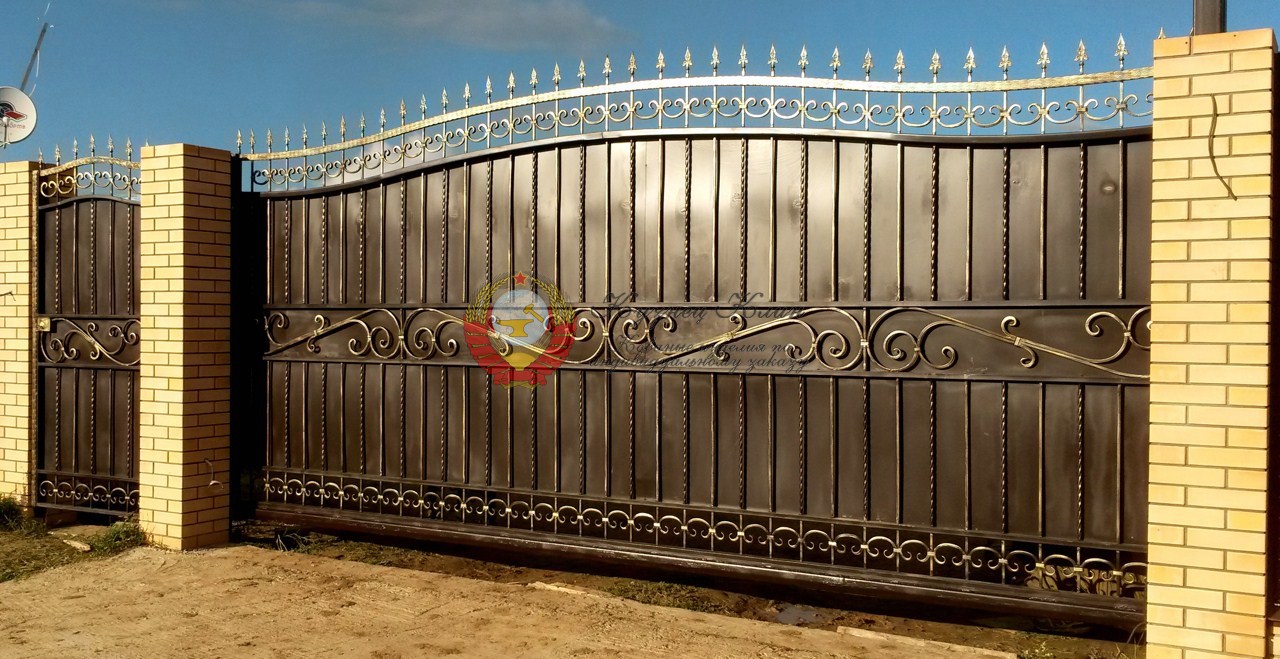 Ворота кованые откатные с сердечками