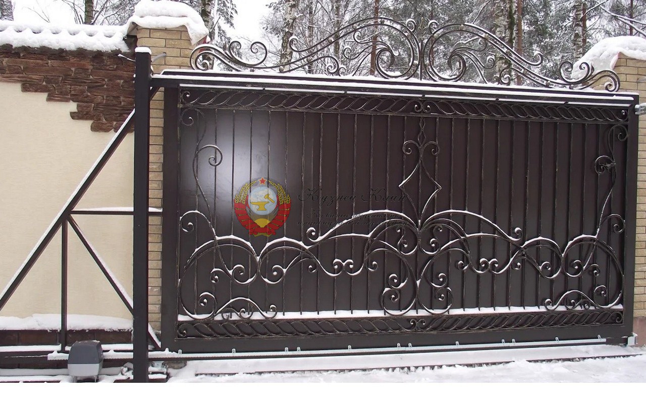 Кованые ворота откатные глухие с рисунком