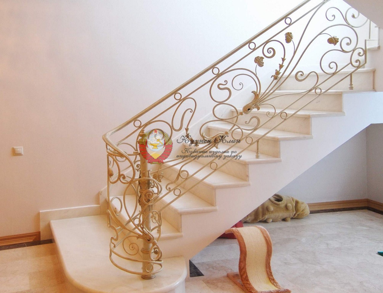 Кованые перила белые