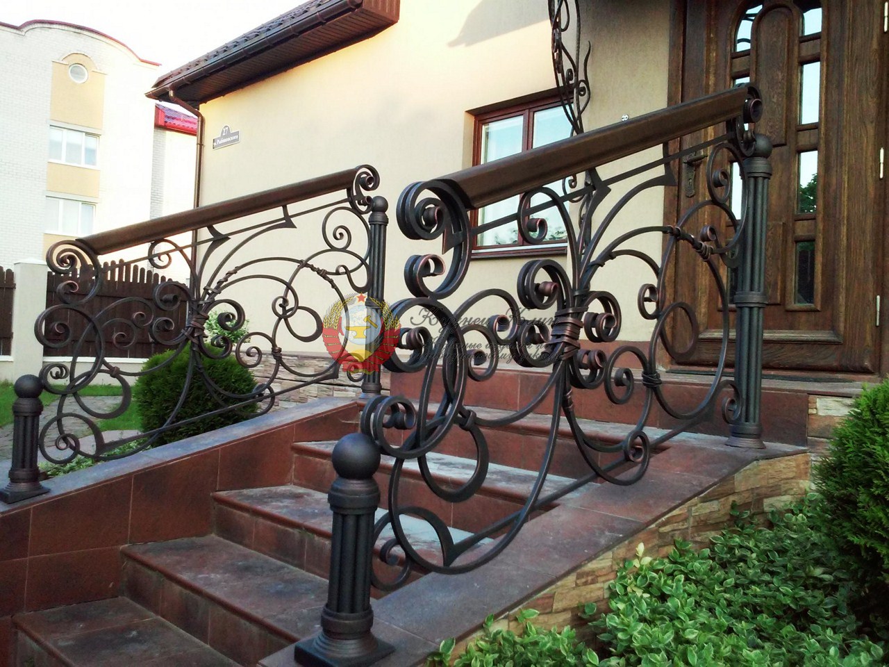 Кованые перила двухконтурные