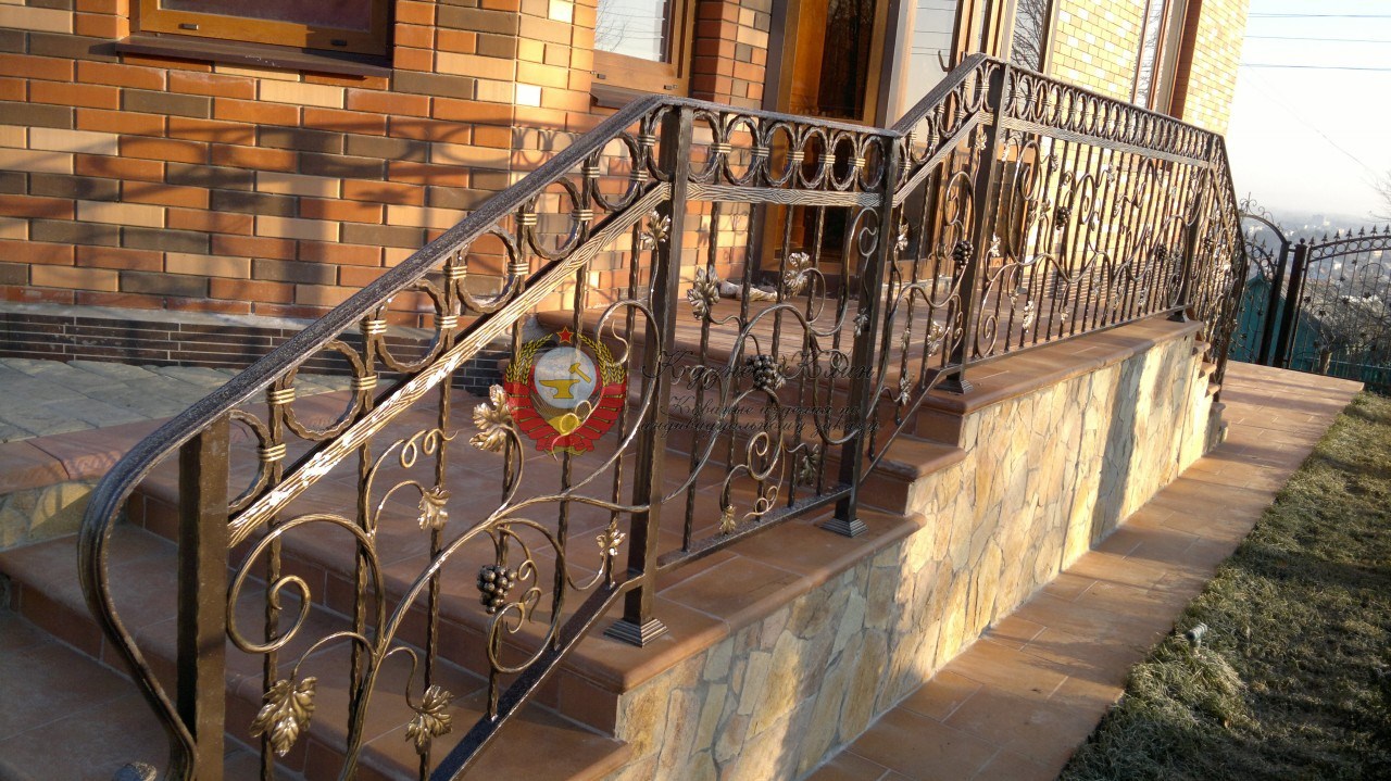 Кованые перила лоза на класике