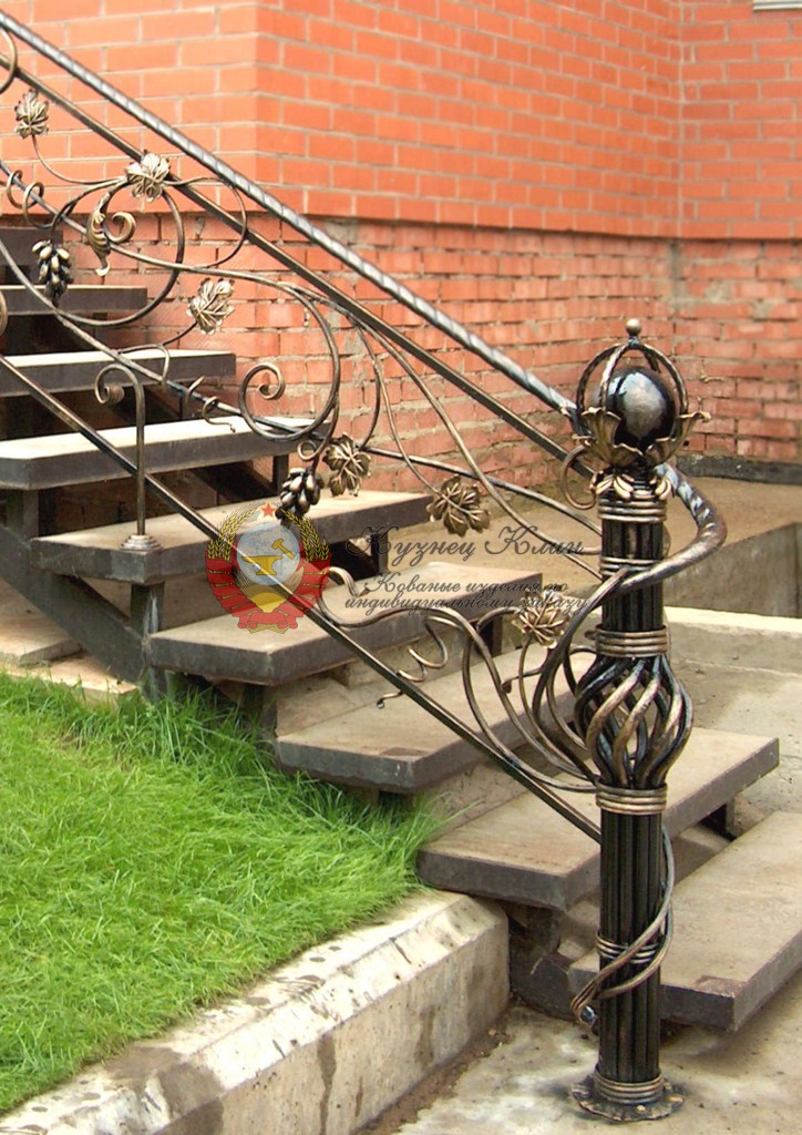 Кованые перила с виноградом