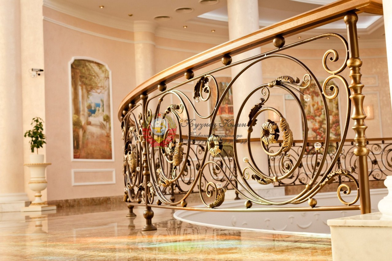 Кованые перила цвет золото