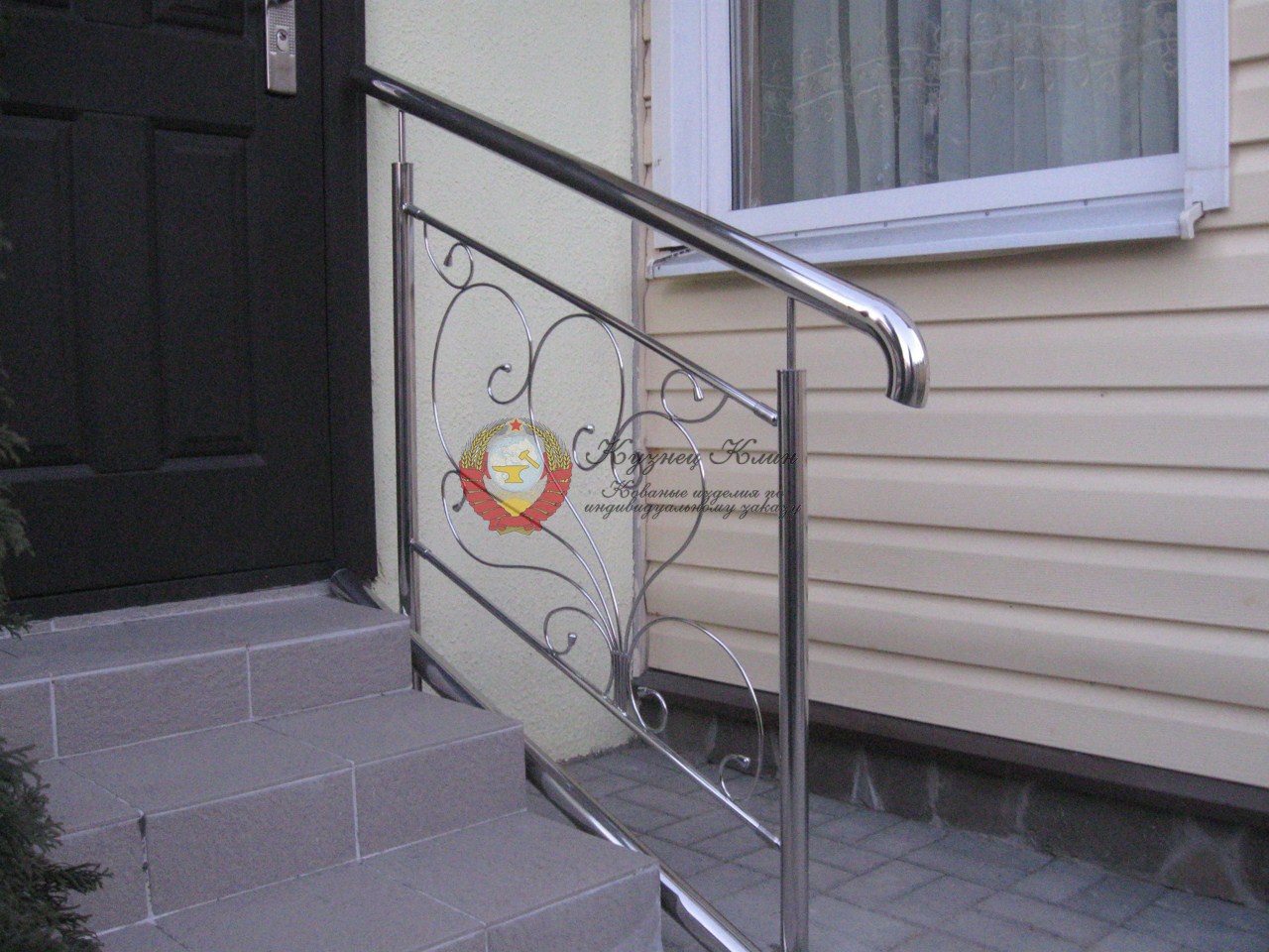 Перила из нержавейки с декором
