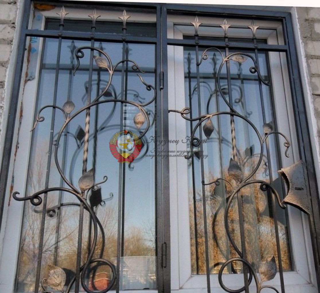 Кованая решетка с открыванием