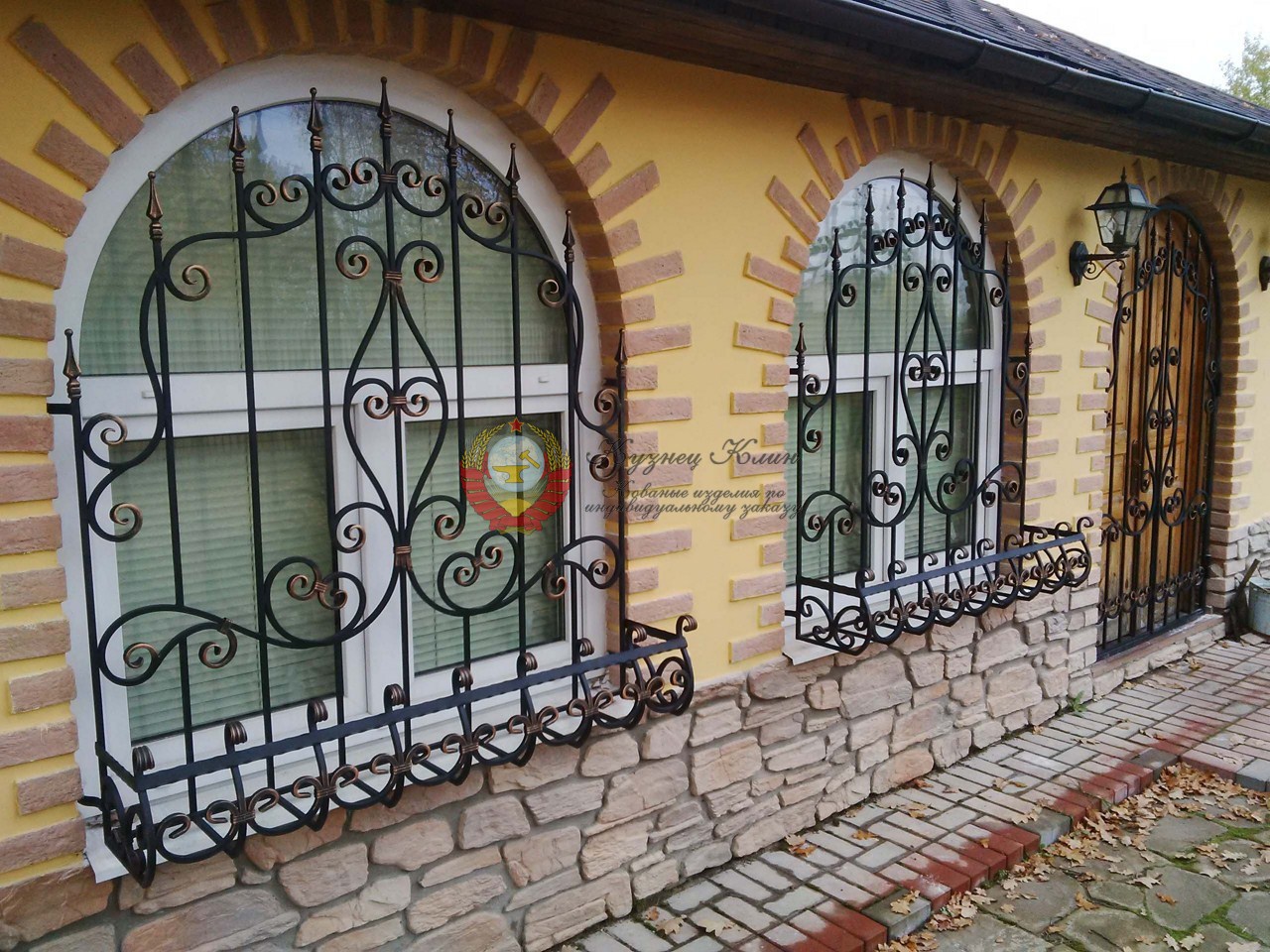 Решетка кованая с карнизом