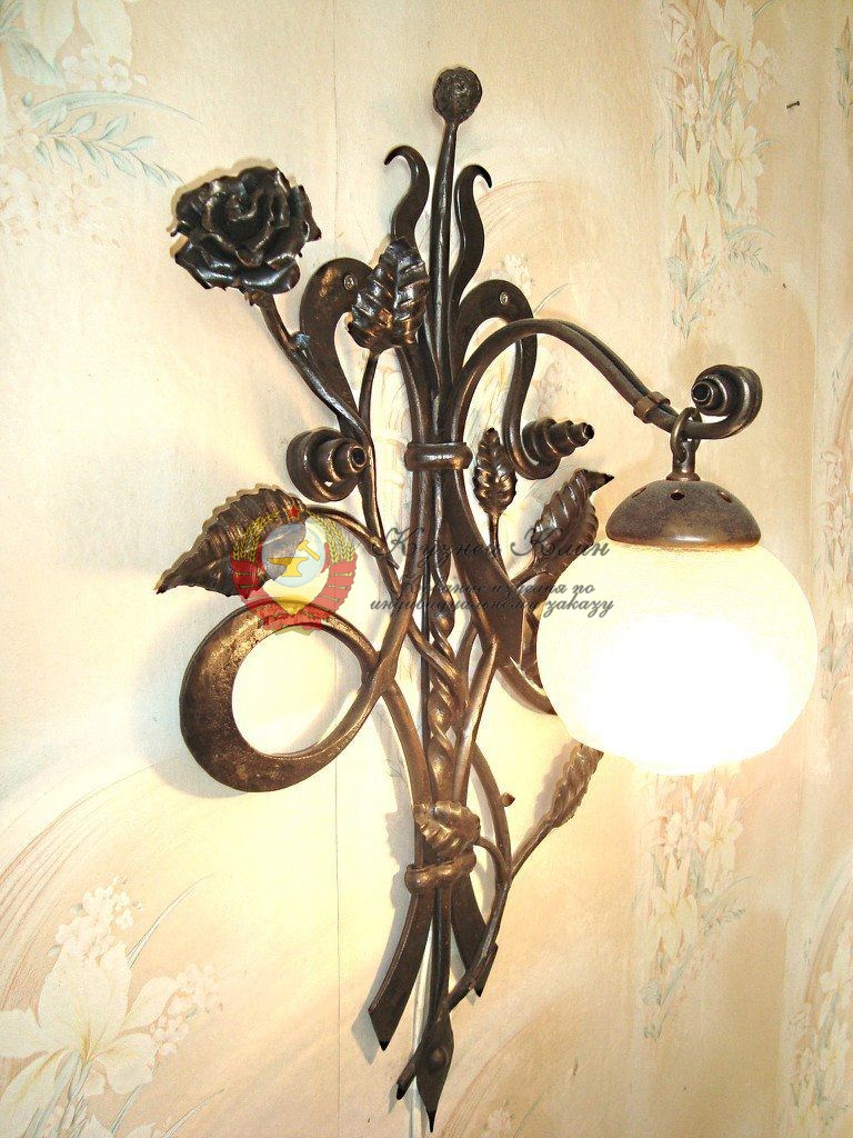 Кованое бра с розами