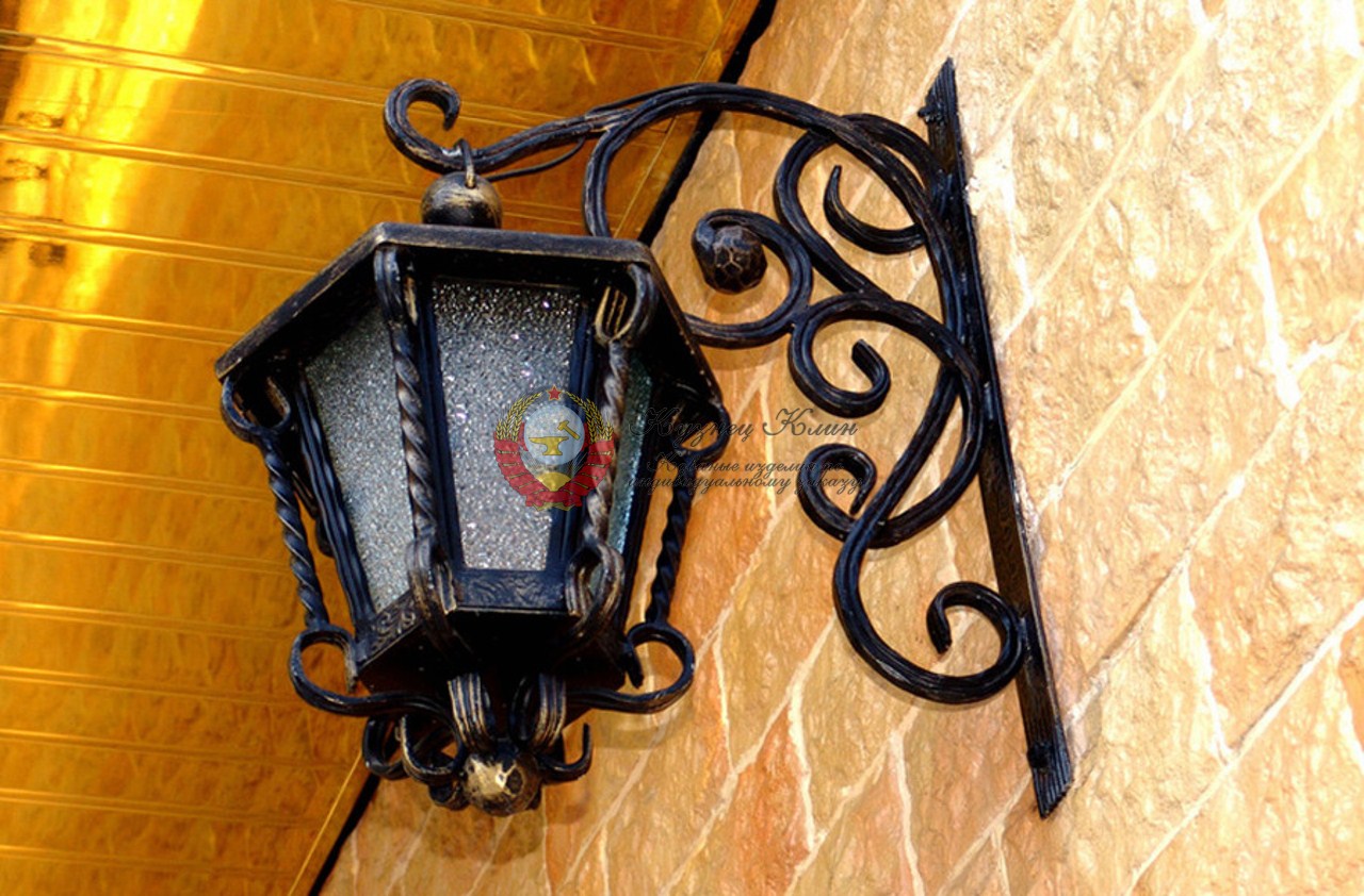 Кованый подъвесной фонарь