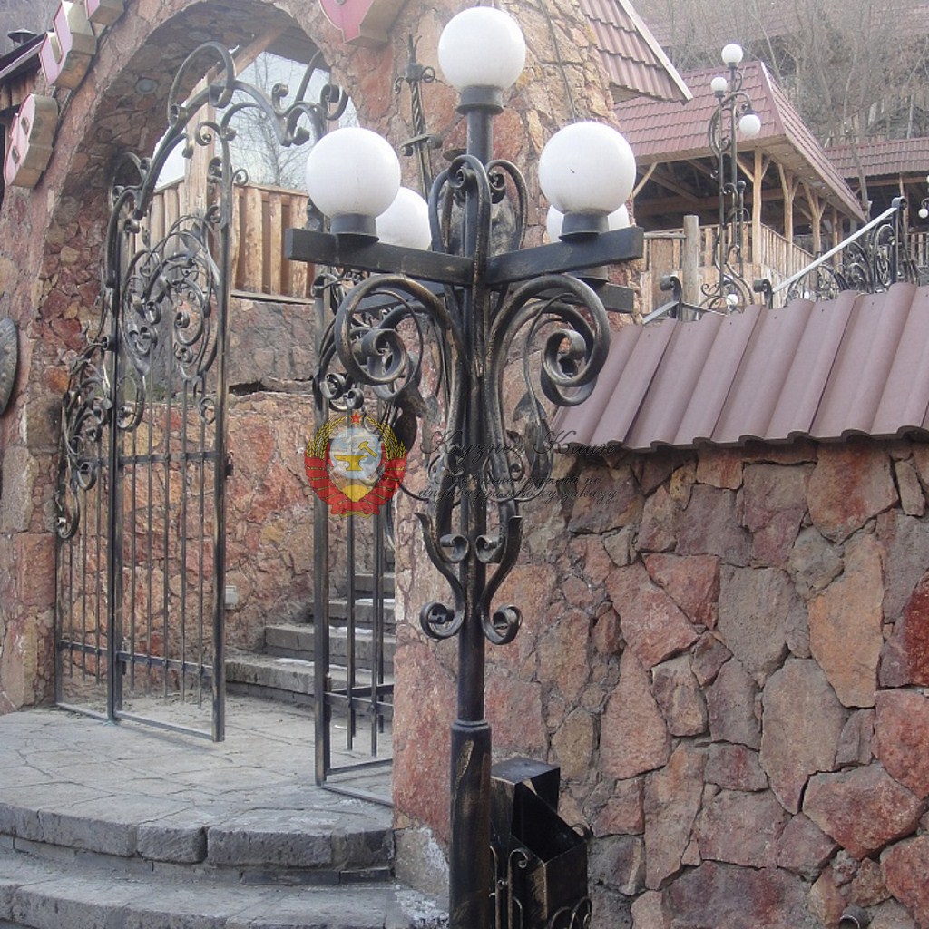 Кованый светильник украшение входа