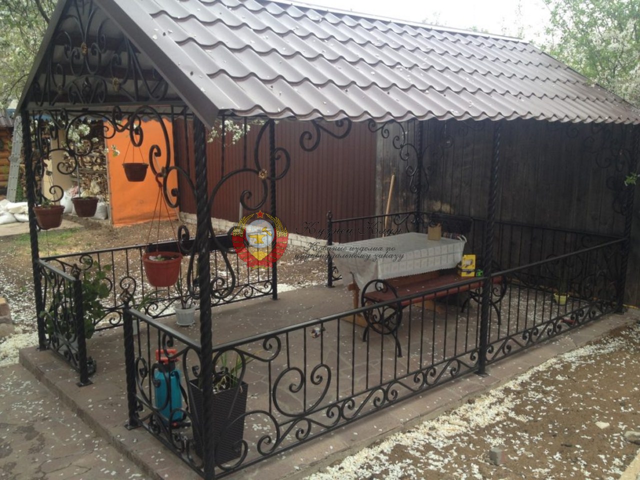 Кованая беседка проходная