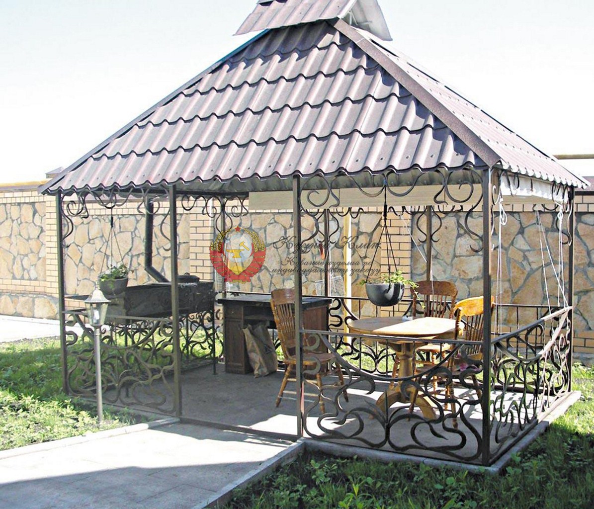 Кованая беседка с мангалом