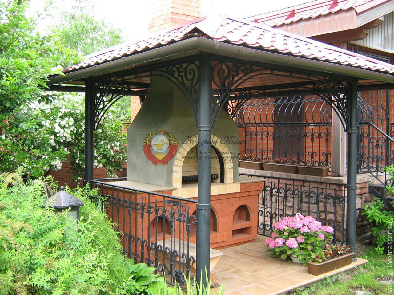 Кованая беседка с печкой