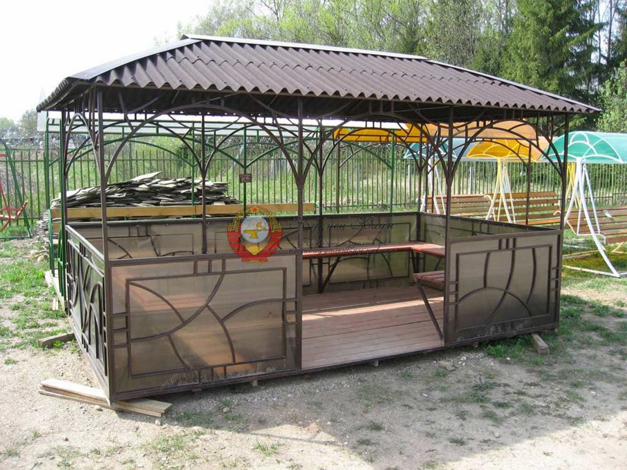 Простая беседка курилка