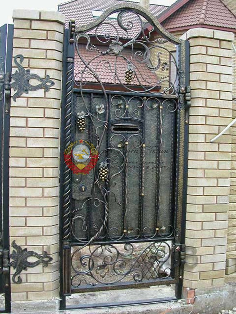 Калитка кованая с замком