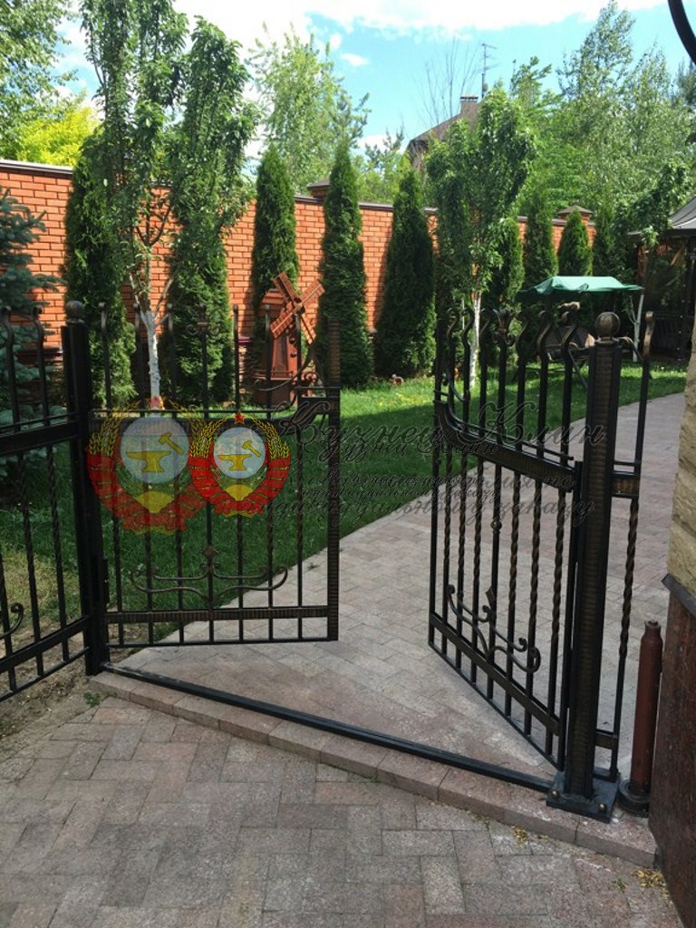 Кованая калитка распашная