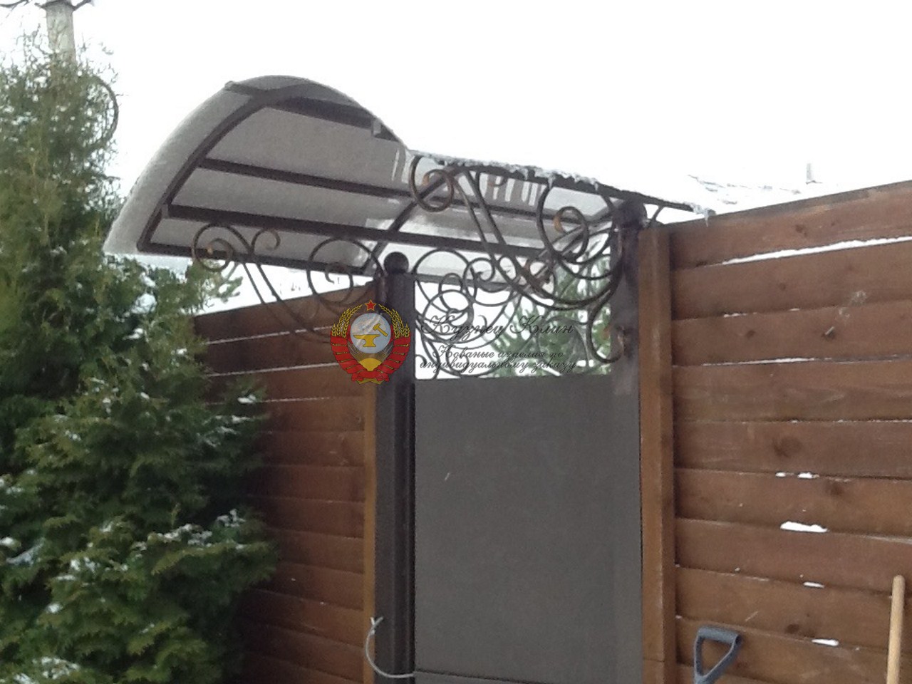 Кованая калитка с электроприводом