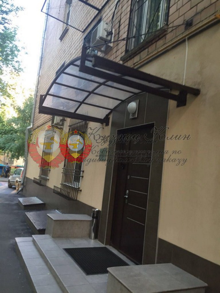 Кованый козырек в стиле техно