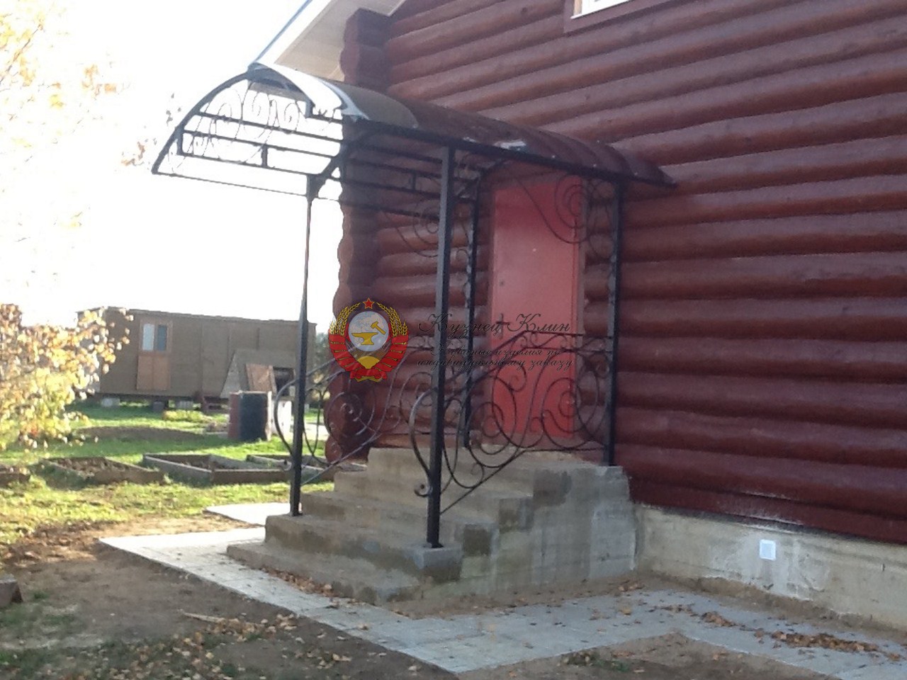 Кованый козырек на большое крыльцо