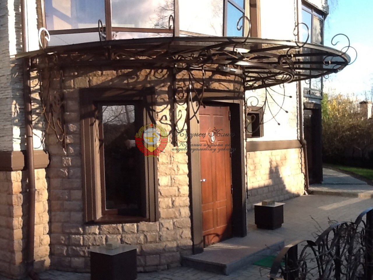 Кованый круглый козырек