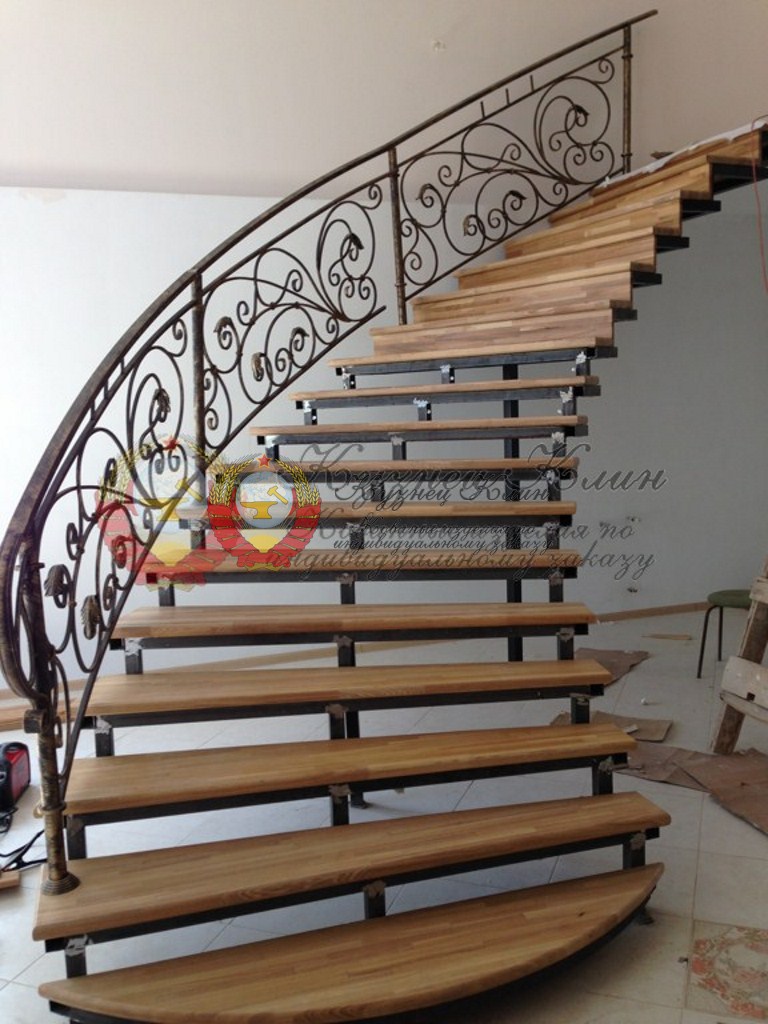 Радиальная кованая лестница