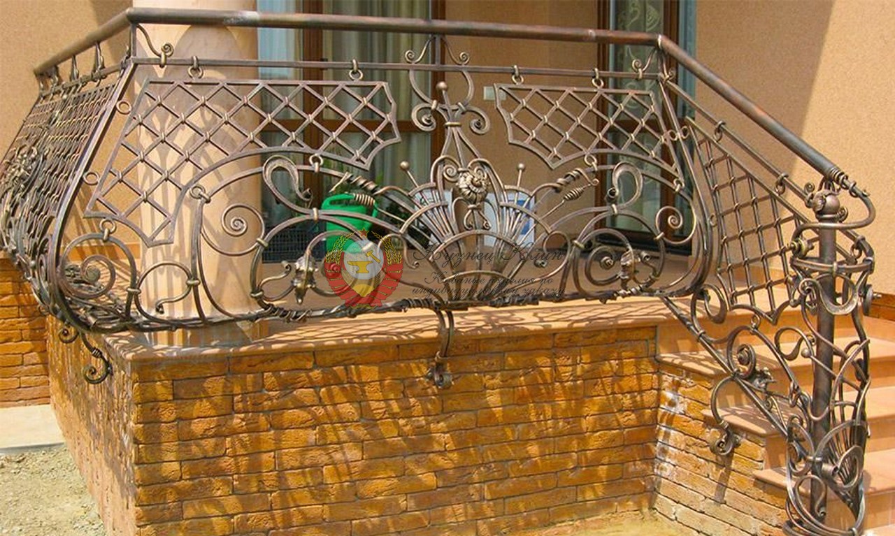 Кованое граждение балкона