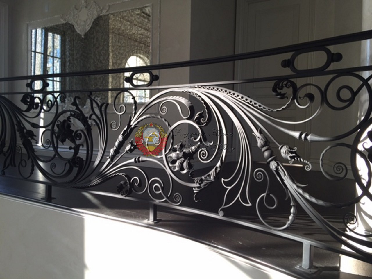 Кованые перила королевская лилия
