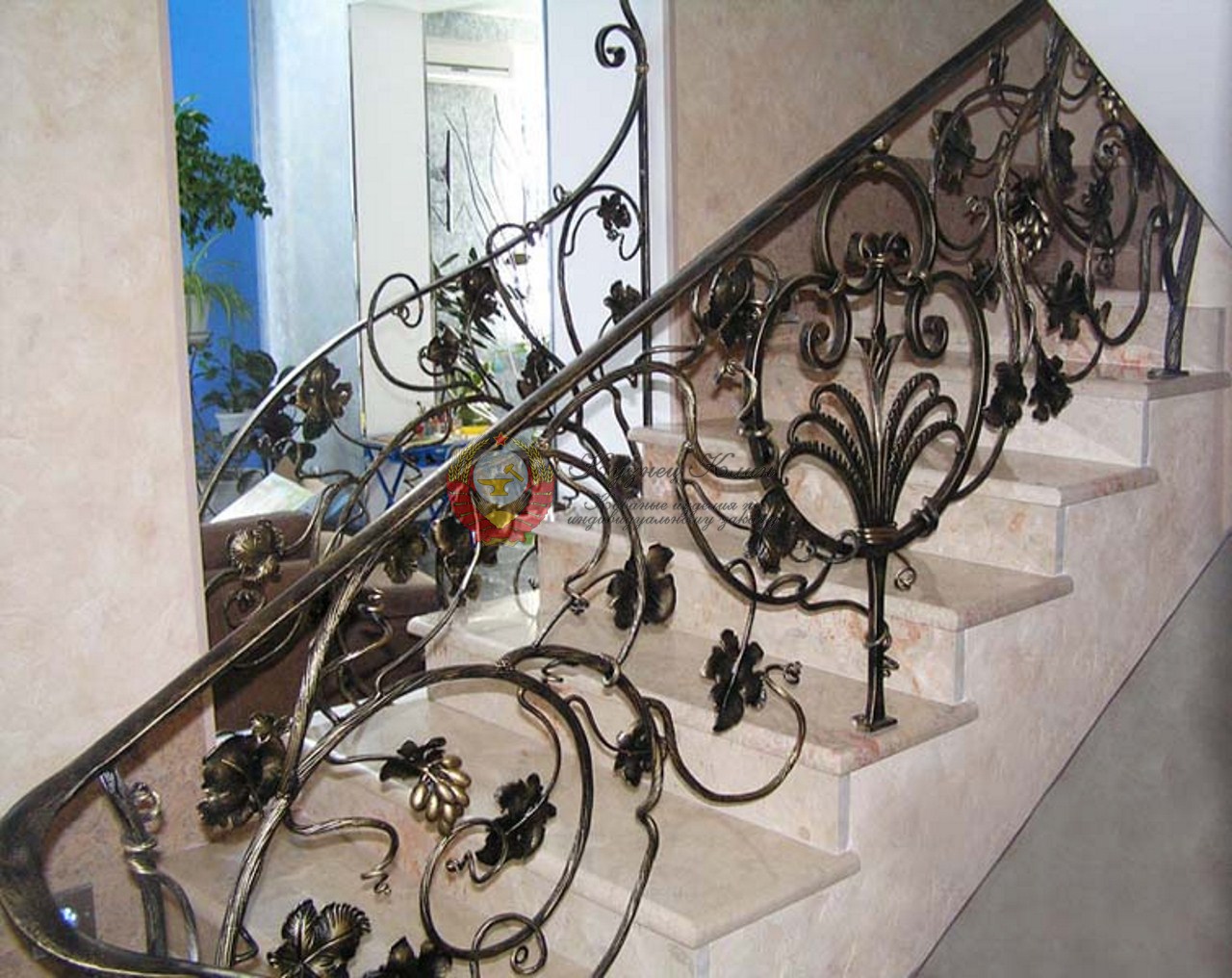 Кованые перила лилия и виноград
