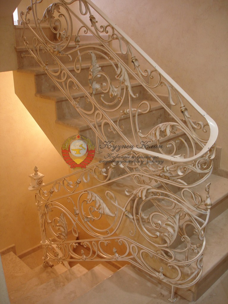 Перила кованые белые в порошковой окраске