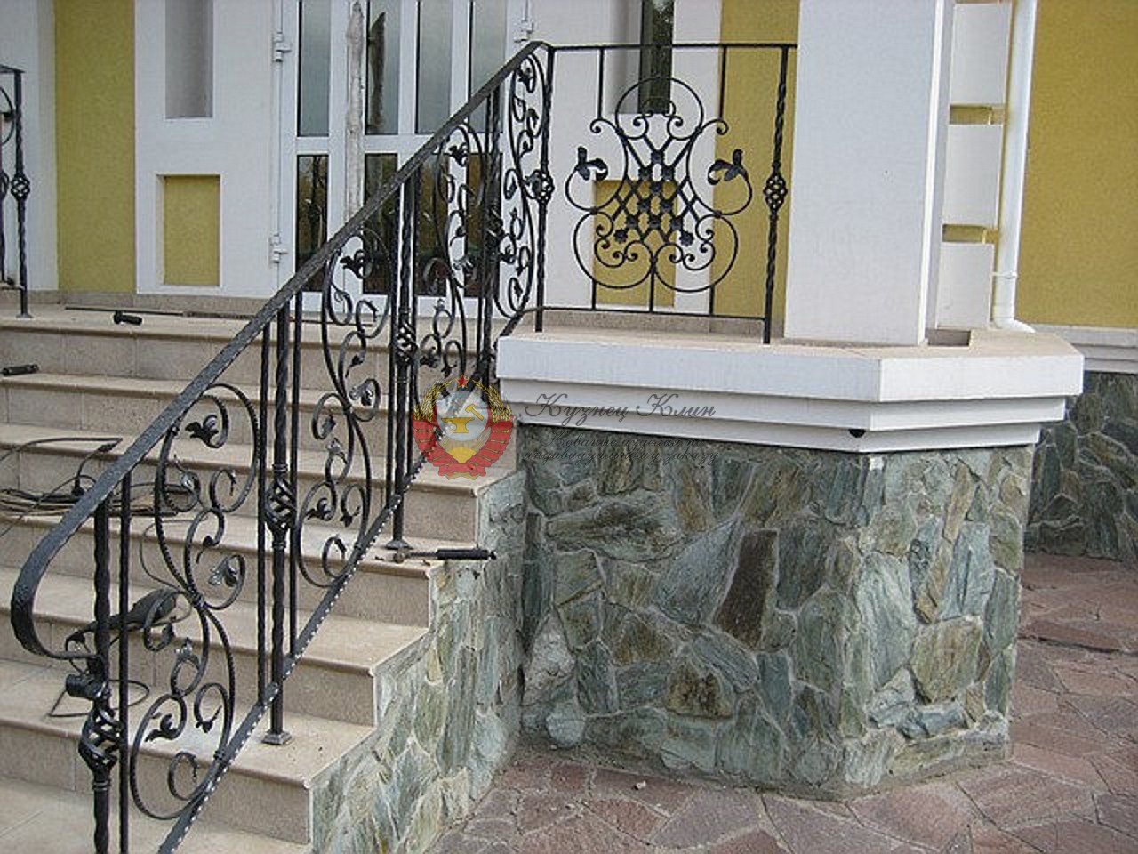 Перила кованые на большое крыльцо