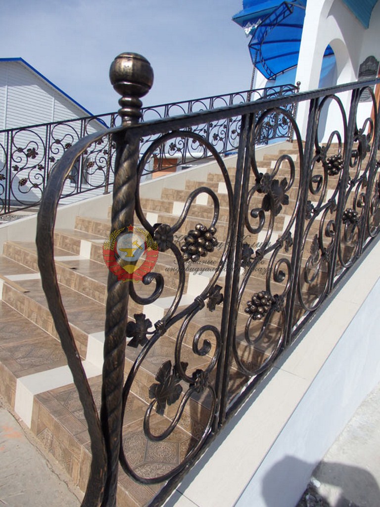 Перила кованые на крыльцо